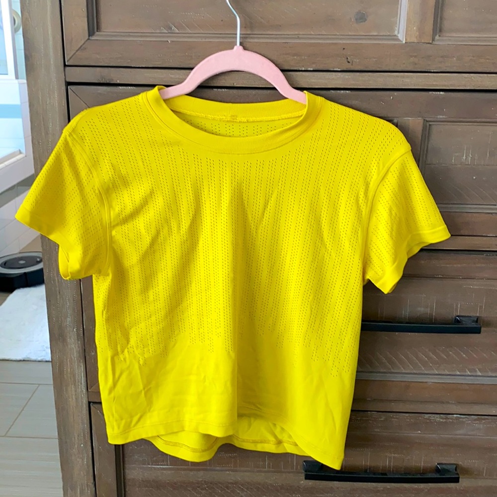 Lulu lemon semi crop top, barely used
